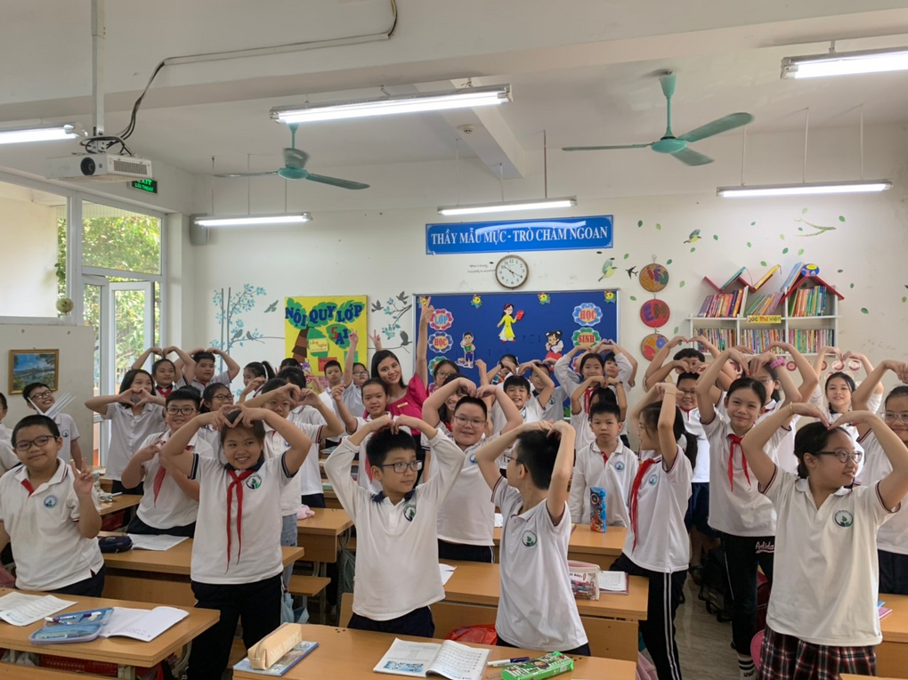 Khối 5 - Trường Tiểu học Ngọc Khánh chào mừng ngày Nhà giáo Việt Nam 20/11