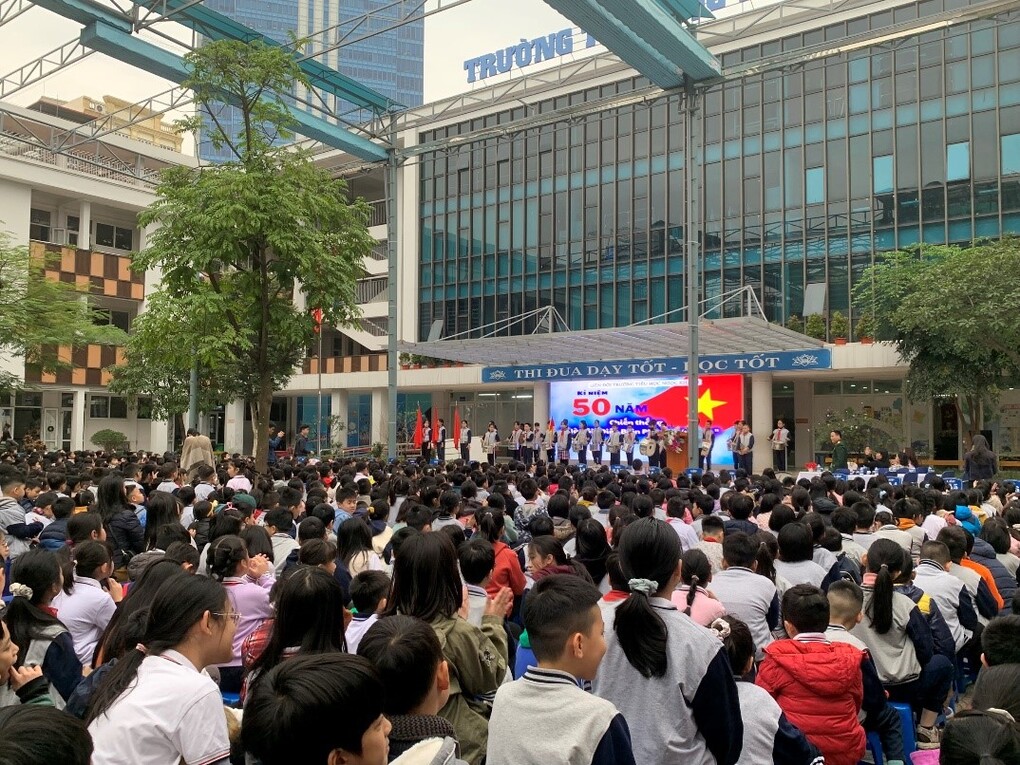 “Tự hào truyền thống – Tiếp bước cha anh” học sinh Khối 5 thi đua chào mừng kỷ niệm 50 năm ngày Chiến thắng Điện Biên Phủ trên không,  78 năm ngày thành lập Quân đội Nhân dân Việt Nam.