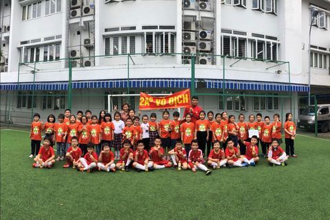 Những trận đấu bóng nảy lửa trên sân cỏ