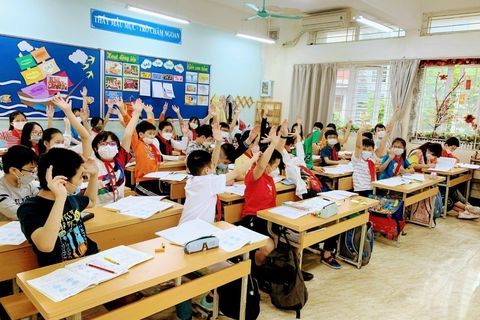 Tràn ngập niềm vui trong những ngày đầu học trực tiếp của các con khối lớp 5 trường Tiểu học Ngọc Khánh