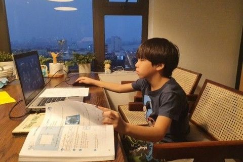 Học sinh khối 3 triển khai học trực tuyến cho học sinh toàn khối