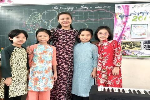 Vui cùng Hoạt động trải nghiệm: “Nét đẹp thầy trò”chào mừng ngày  “Nhà giáo Việt Nam 20/11”