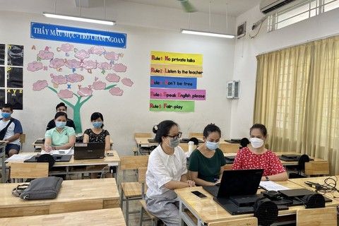 Giáo viên trường Tiểu học Ngọc Khánh  tập huấn sách giáo khoa lớp 2 mới