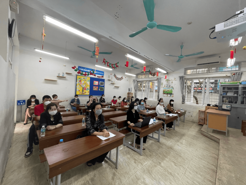 Giáo viên trường Tiểu học Ngọc Khánh tập huấn sách giáo khoa lớp 3 mới