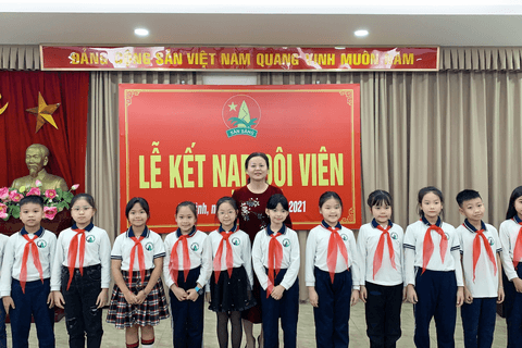 Trường Tiểu học Ngọc Khánh tổ chức Lễ kết nạp Đội viên mới