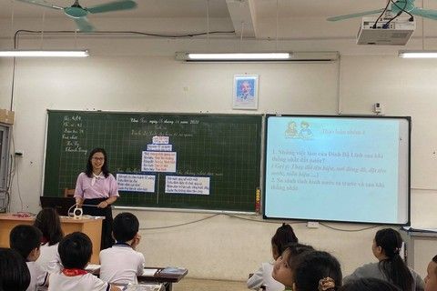 Giáo viên khối 4 say mê, nhiệt huyết với phong trào thi đua “Hội giảng - Hội học” chào mừng ngày 20/11
