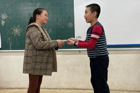 Hoạt động chào mừng ngày Quốc tế Phụ nữ của khối 5