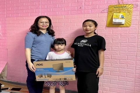 Sóng và máy tính cho em – Trao gửi yêu thương, ươm những mầm xanh