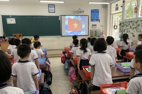 Khối 1 rộn ràng trong công tác đón học sinh trở lại