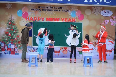 Chào đón năm mới 2021 học sinh trường Tiểu học Ngọc Khánh