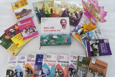 Giới thiệu sách tháng 12/2020 - Cuốn sách “ Bác dạy chúng ta về đức tính chuyên cần ”