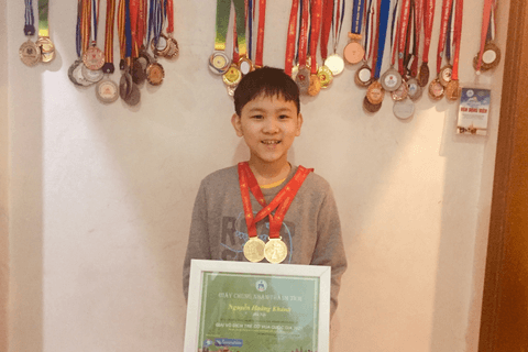 Nguyễn Hoàng Khánh – cậu học sinh lớp 5A7- giành 2 Huy chương Vàng tại Giải vô địch trẻ cờ vua quốc gia 2021