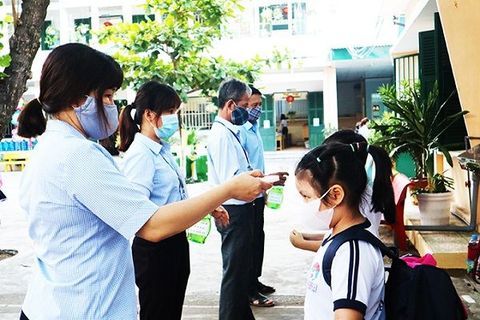 Hà Nội yêu cầu giáo viên, học sinh đeo khẩu trang từ nhà đến trường