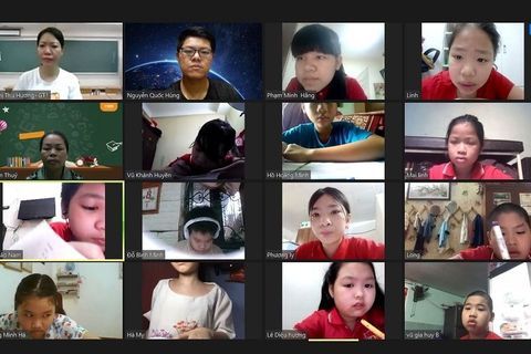 Chuyển đổi số - sợi dây gắn kết phụ huynh và nhà trường