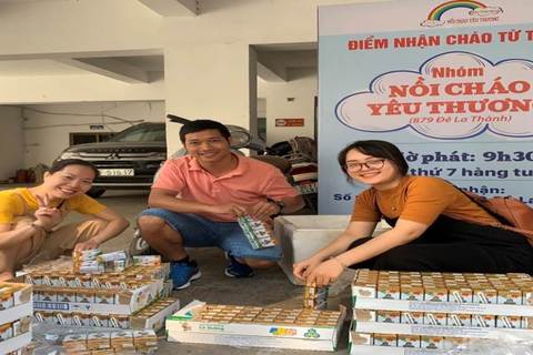 Hoạt động từ thiện "Nồi cháo yêu thương"