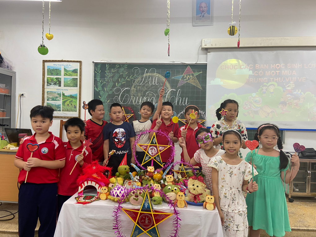 Trung thu yêu thương cùng thầy và trò khối 3