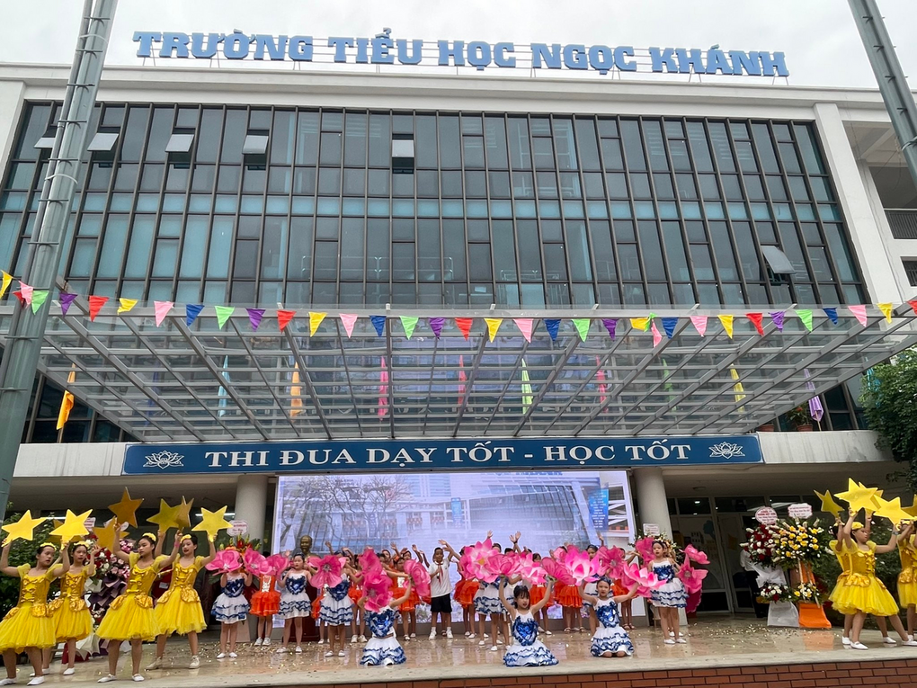 Thầy và trò khối 3 trường Tiểu học Ngọc Khánh hân hoan đón chào năm học mới