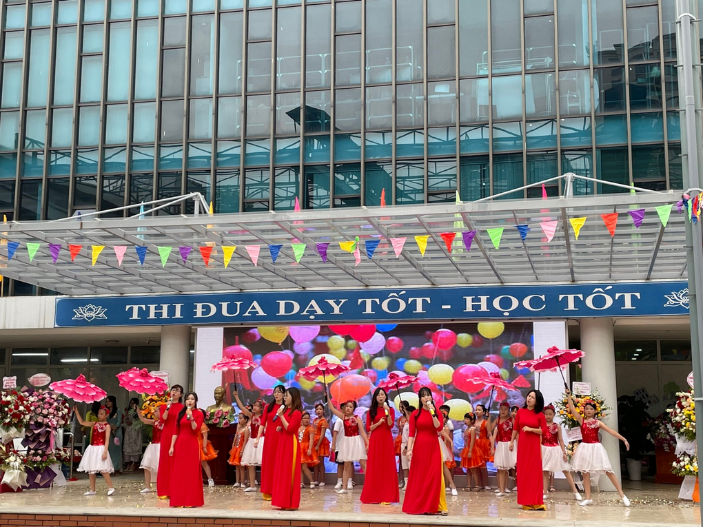 Học sinh trường Tiểu học Ngọc Khánh hân hoan chào đón ngày khai giảng