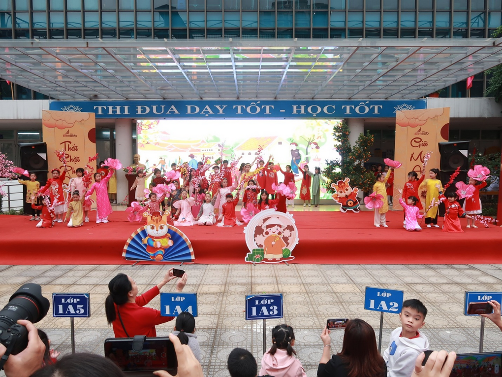 Đón Xuân Quý Mão cùng cô và trò khối 3 trường Tiểu học Ngọc Khánh
