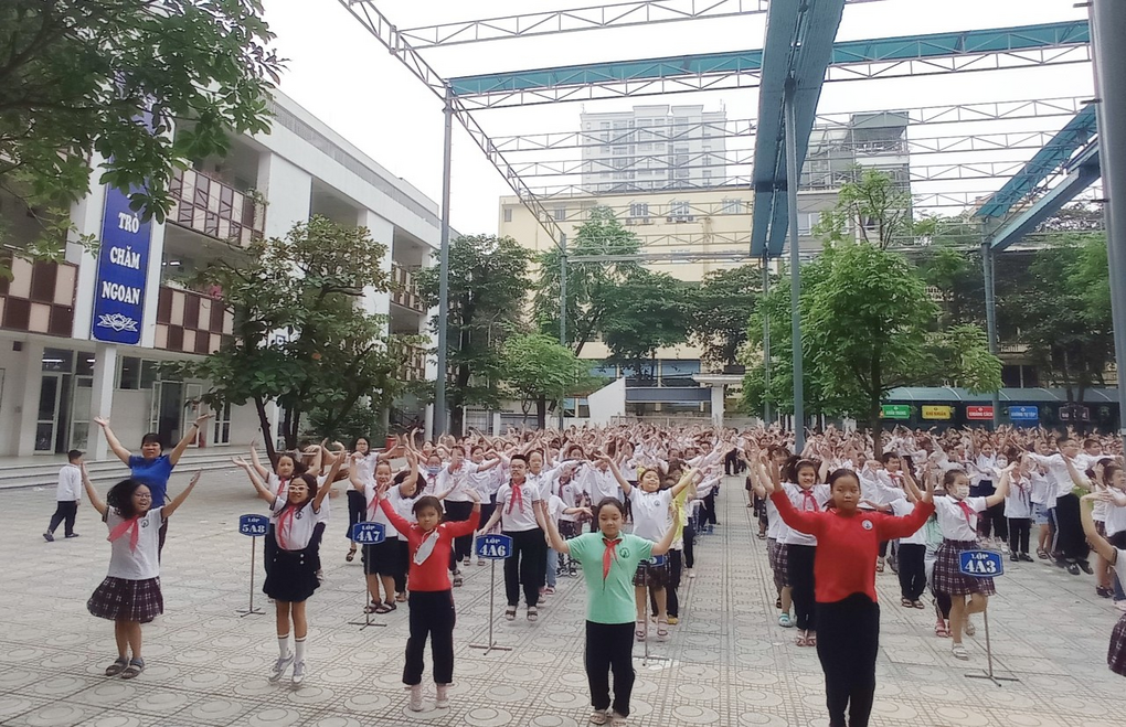 Tập thể dục giữa giờ ra chơi