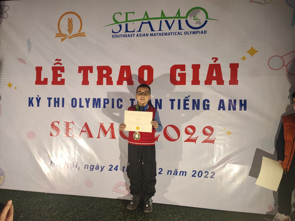 Vinh danh các em học sinh khối 4 trường Tiểu học Ngọc Khánh đã đạt giải cao trong các kỳ thi cấp Quốc gia và Quốc tế