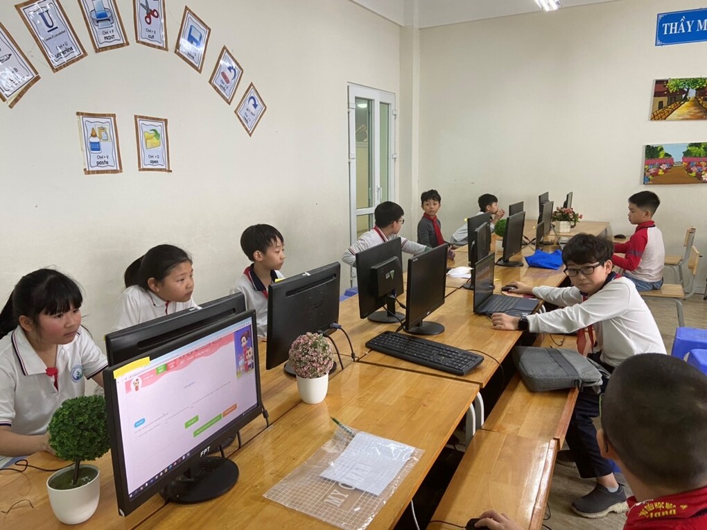 Học sinh khối 4 hào hứng tham gia thi Trạng nguyên Tiếng Việt cấp Quận