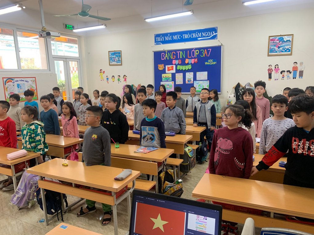 Sinh hoạt dưới cờ, chủ đề “ Thiếu nhi Thủ đô thanh lịch, văn minh”