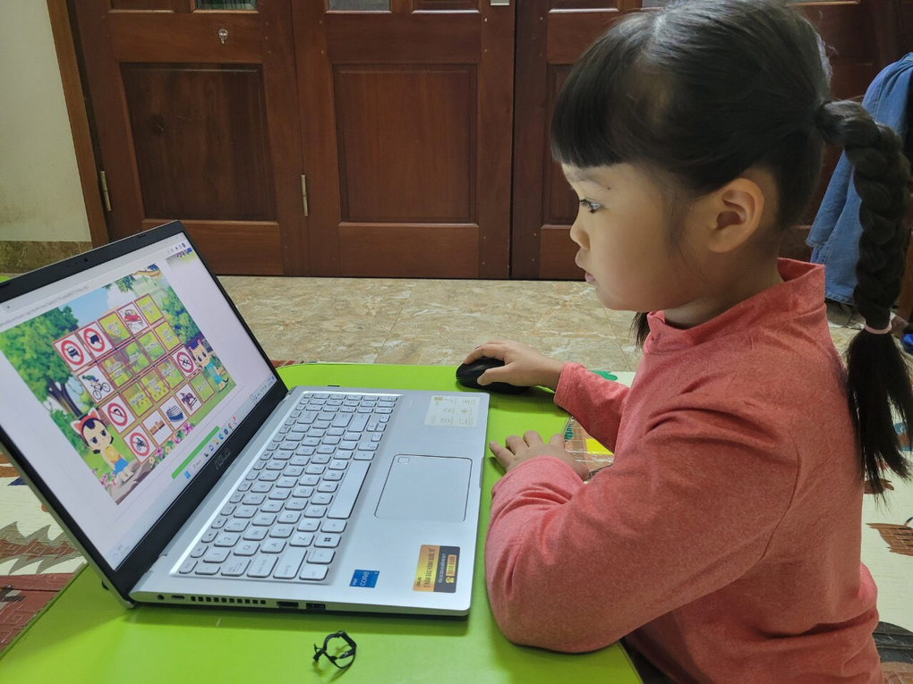 Cô bé nhỏ nhắn nhưng rất đáng yêu của lớp 2A7 - Bạn Dương Thùy Trang