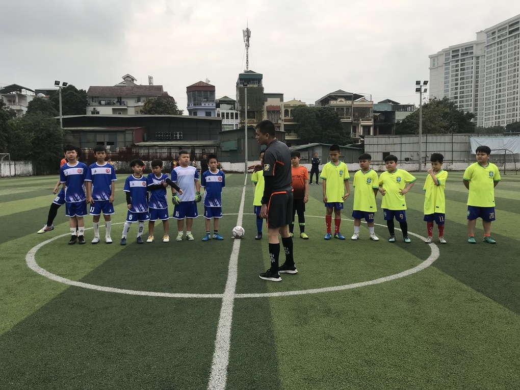 “ Chiếc Cúp vàng” chỉ còn cách một trận đấu – Đội tuyển bóng đá nam trường Tiểu học Ngọc Khánh xuất sắc lọt vào vòng chung kết giải bóng đá mini cấp Quận