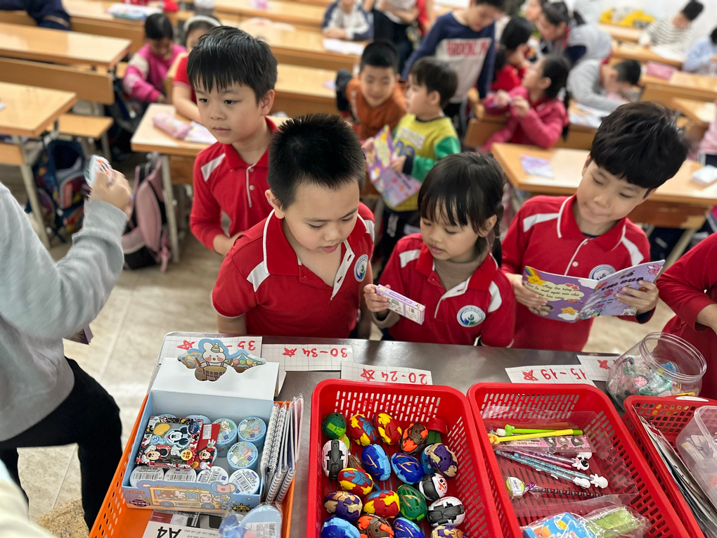 Buổi tổng kết thi đua tháng 2 đầy hào hứng của lớp 3A4