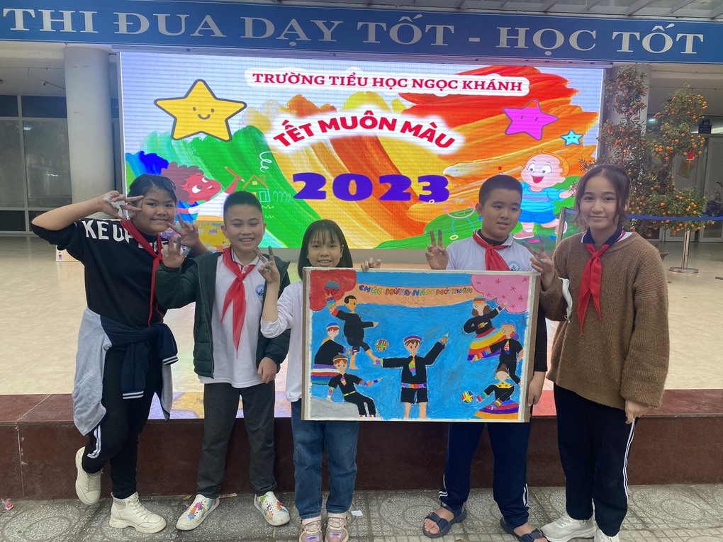 Lớp 5A4 hào hứng tham gia cuộc thi vẽ tranh " Tết muôn màu "