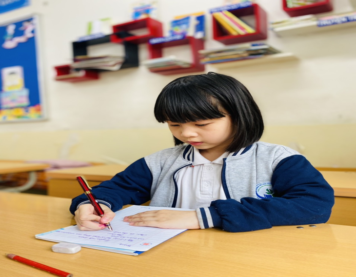 Phong trào từ thiện của lớp 2A6 với học sinh Đỗ Thùy Trang – Một tấm gương vượt khó