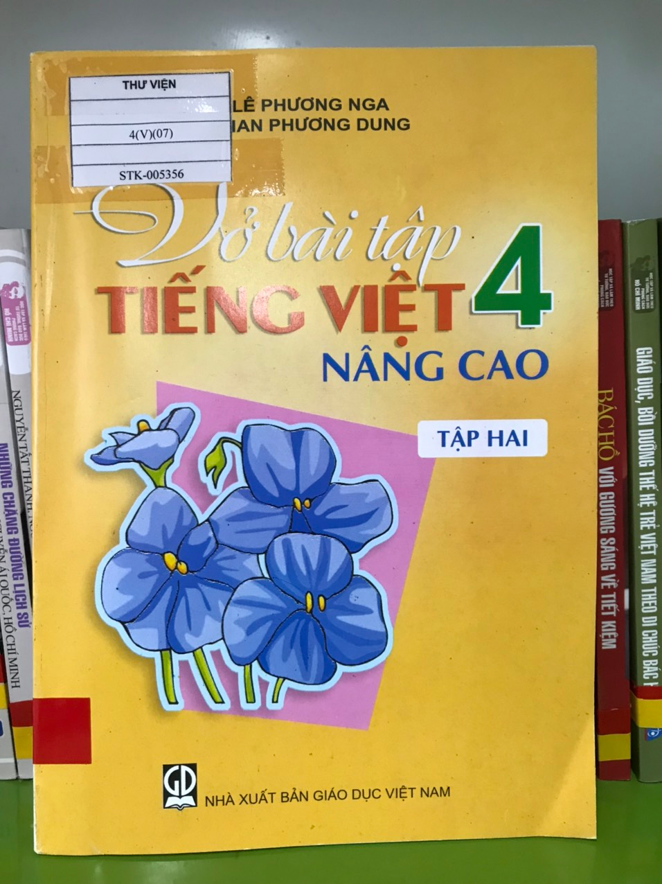 Giới thiệu sách tháng 3 - Cuốn sách " Vở bài tập Tiếng việt 4 nâng cao tập hai"