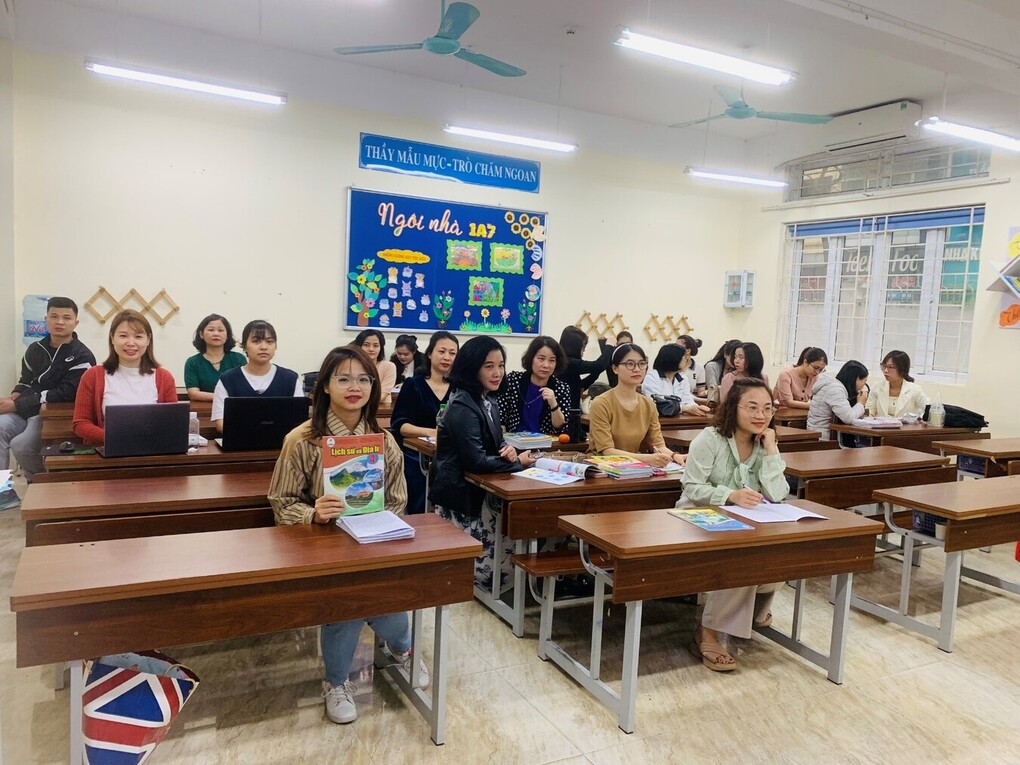 Khối 4 - trường Tiểu học Ngọc Khánh tập huấn sách giáo khoa lớp 4  theo chương trình giáo dục phổ thông 2018