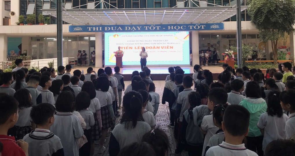 Trường Tiểu học Ngọc Khánh chào mừng kỉ niệm 92 năm ngày thành lập Đoàn TNCS Hồ Chí Minh 26-3 và Kết nạp Đội cho học sinh khối 3 năm học 2022- 2023