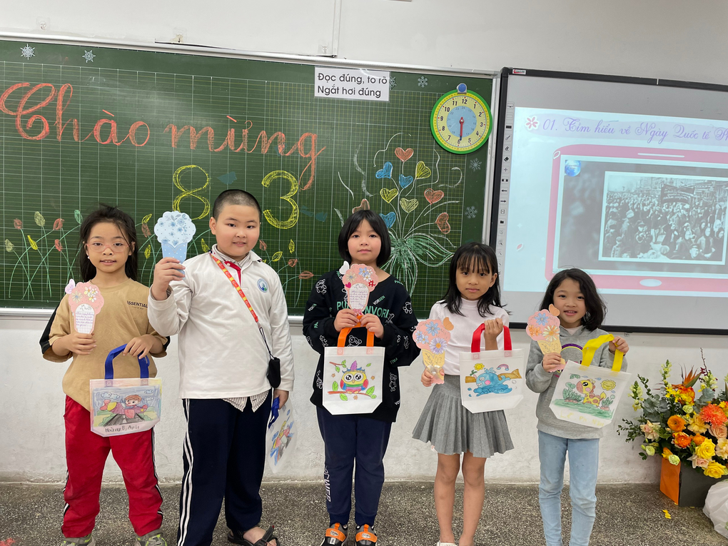 Hoạt động chào mừng ngày 8/3 của lớp 2A1