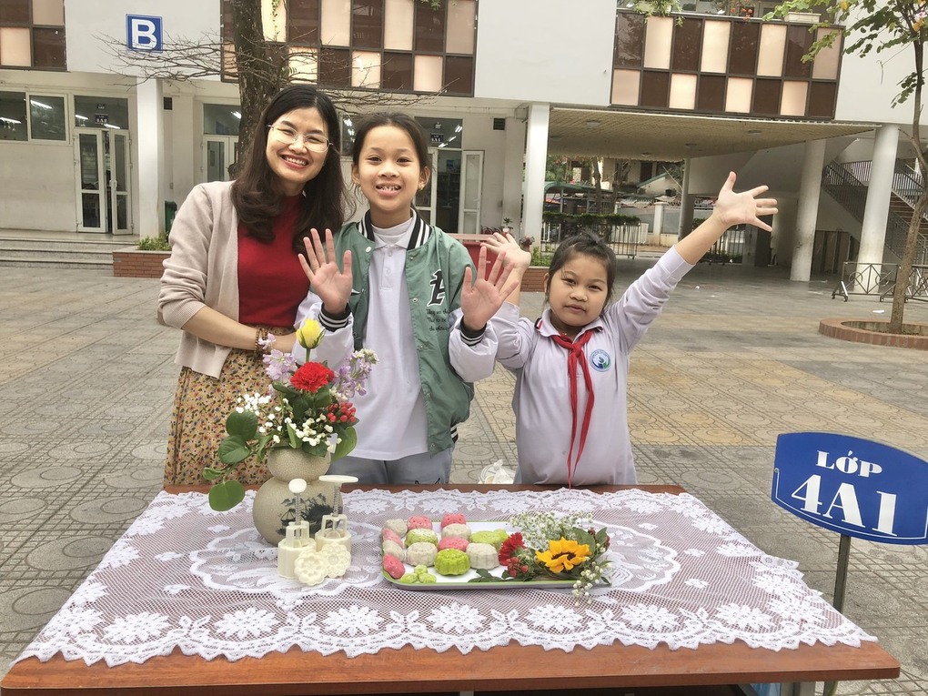 Lớp 4A1 háo hức tham gia cuộc thi " Khéo tay hay làm" để chào mừng ngày Quốc tế Phụ nữ