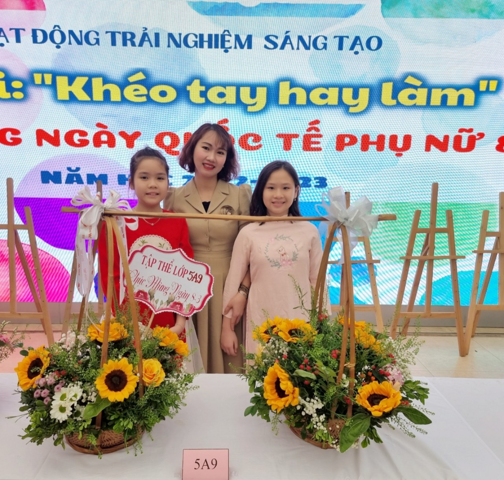 Hào hứng tham gia “Hội thi Khéo tay hay làm” chào mừng ngày 8 tháng 3 của học sinh lớp 5A9