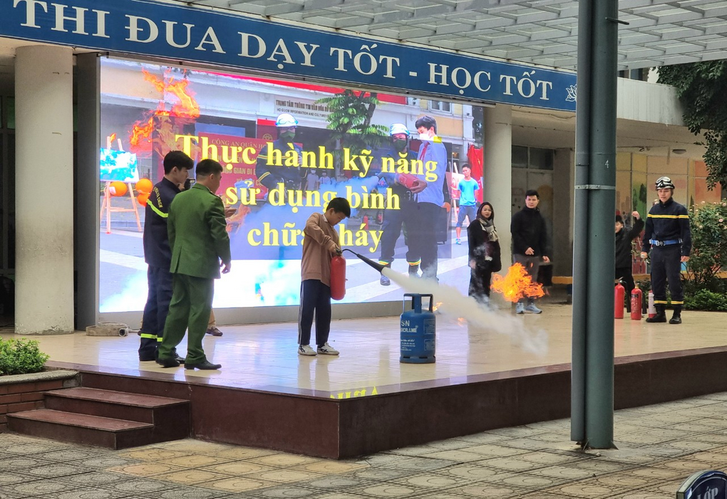 ​Lớp 5A9 tích cực tham gia tập huấn, tuyên truyền nâng cao kỹ năng phòng cháy, chữa cháy và cứu nạn trong trường học