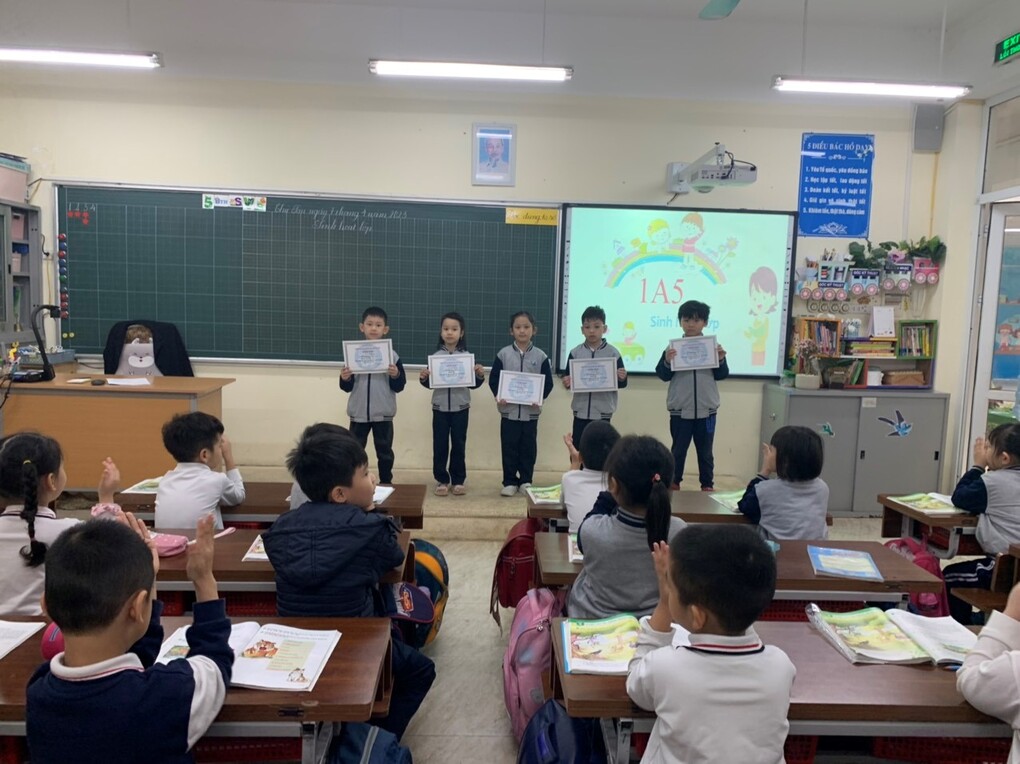 Lớp 1A5 Tuyên dương 5 Trạng nguyên nhí đạt giải cấp Thành phố