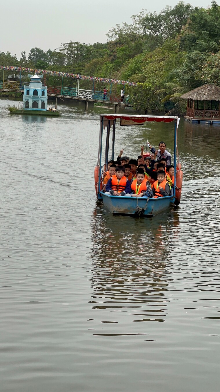 Khối 4: Chào tháng 4