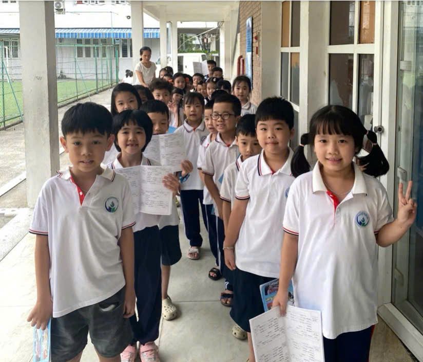 Học sinh lớp 1A6 tham gia buổi khám sức khoẻ định kì