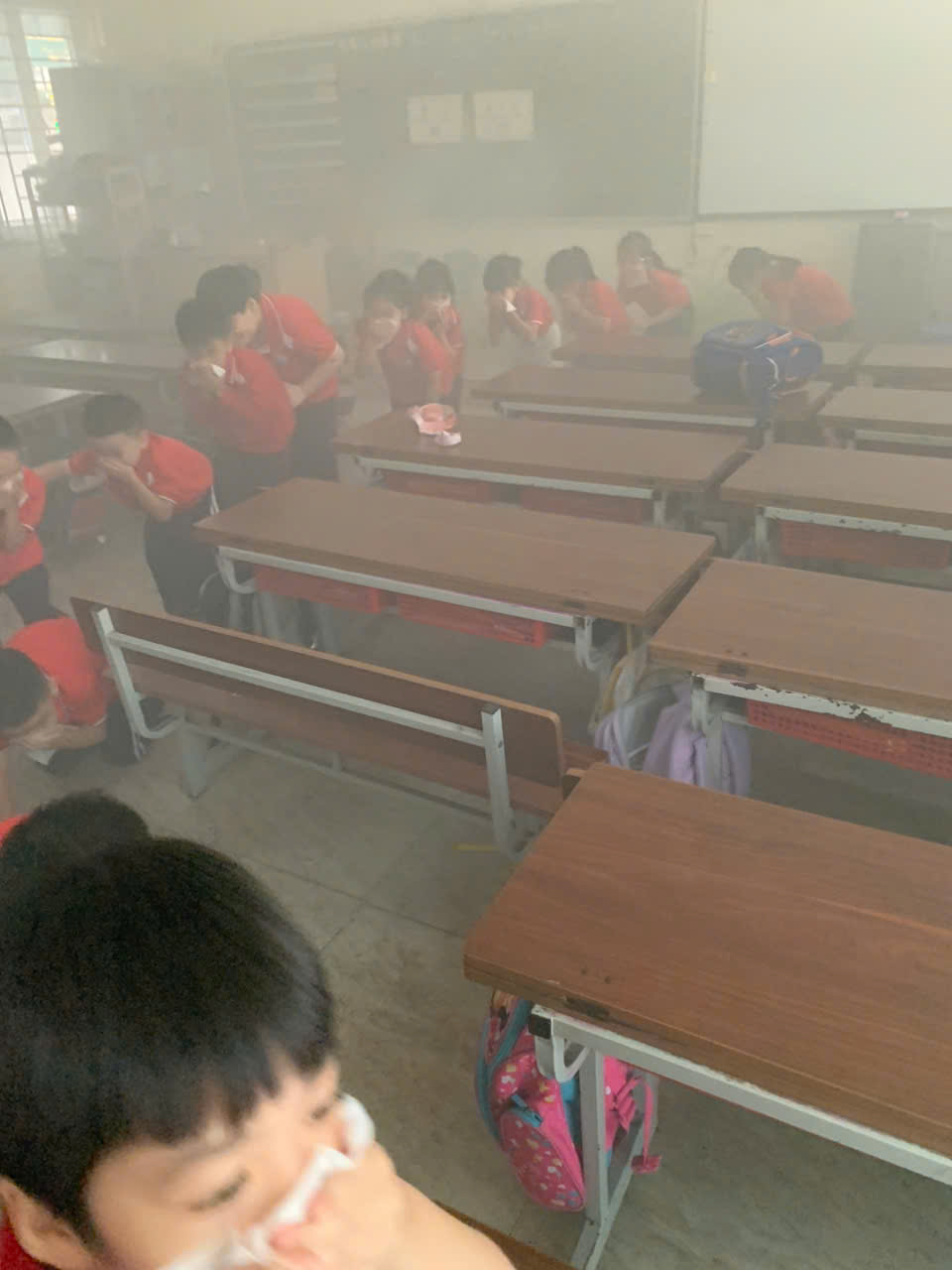 LỚP 1A5 TRƯỜNG TIỂU HỌC NGỌC KHÁNH THAM GIA TẬP HUẤN PHÒNG CHÁY CHỮA CHÁY VÀ CỨU NẠN CỨU HỘ, THỰC HÀNH DIỄN TẬP KỸ NĂNG THOÁT HIỂM KHI CÓ HỎA HOẠN