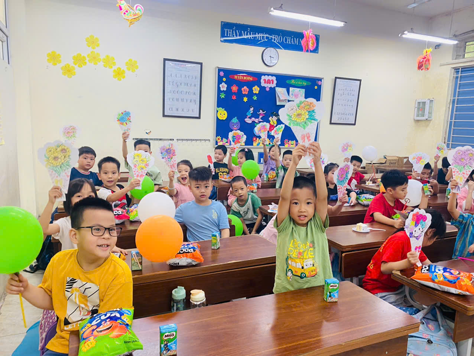 20 - 10 Ngập tràn niềm vui tập thể lớp 1a1