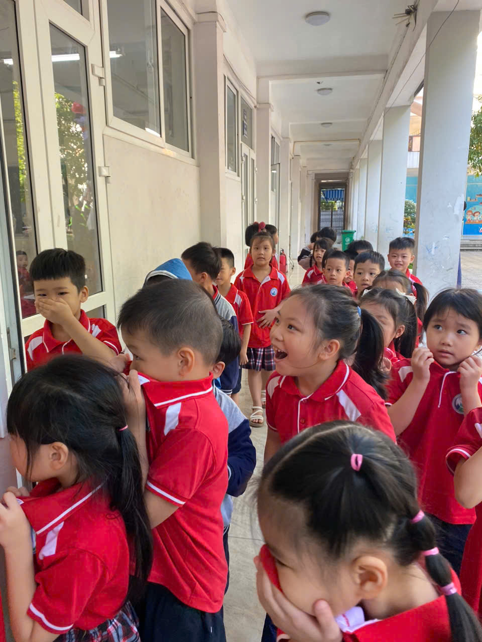 TẬP HUẤN THOÁT HIỂM TRONG ĐÁM CHÁY TẠI TRƯỜNG TIỂU HỌC NGỌC KHÁNH