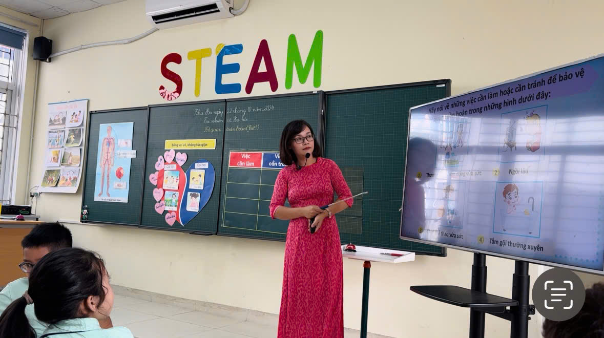 Chúc mừng cô giáo Nguyễn Thị Minh Châm đã thực hiện thành công tiết Chuyên đề cấp Quận môn Tự nhiên xã hội lớp 3.