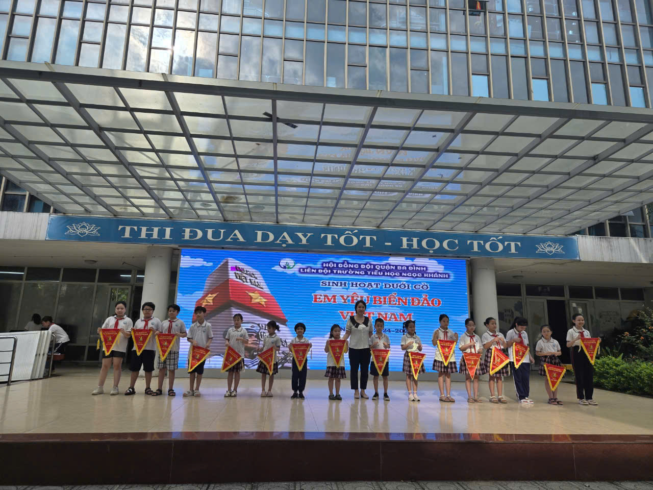 Lớp 3A2 - Bản tin chào cờ Tuần 4