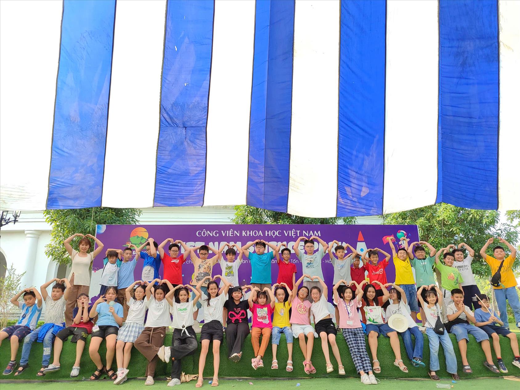 Chuyến trải nghiệm vô cùng hào hứng và ý nghĩa của học sinh lớp 5A4