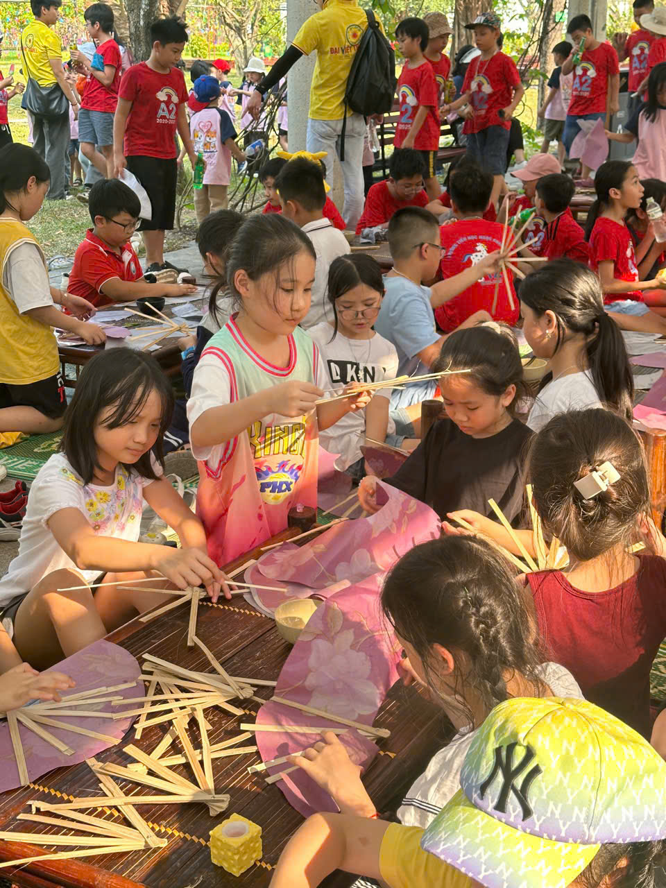 Lớp 4A4 tham gia hoạt động trải nghiệm thật vui và ý nghĩa!