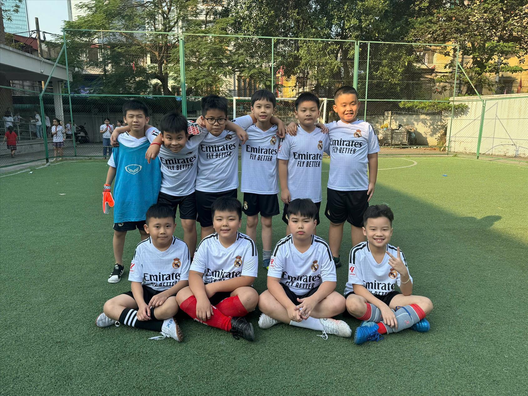 Lớp 4A2: với phong trào bóng đá chào mừng ngày 20/11